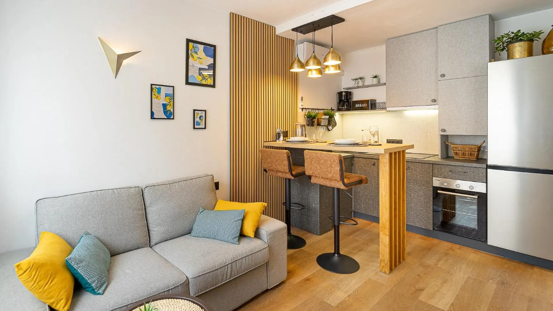Studio Apartment Lemon & Sun Split