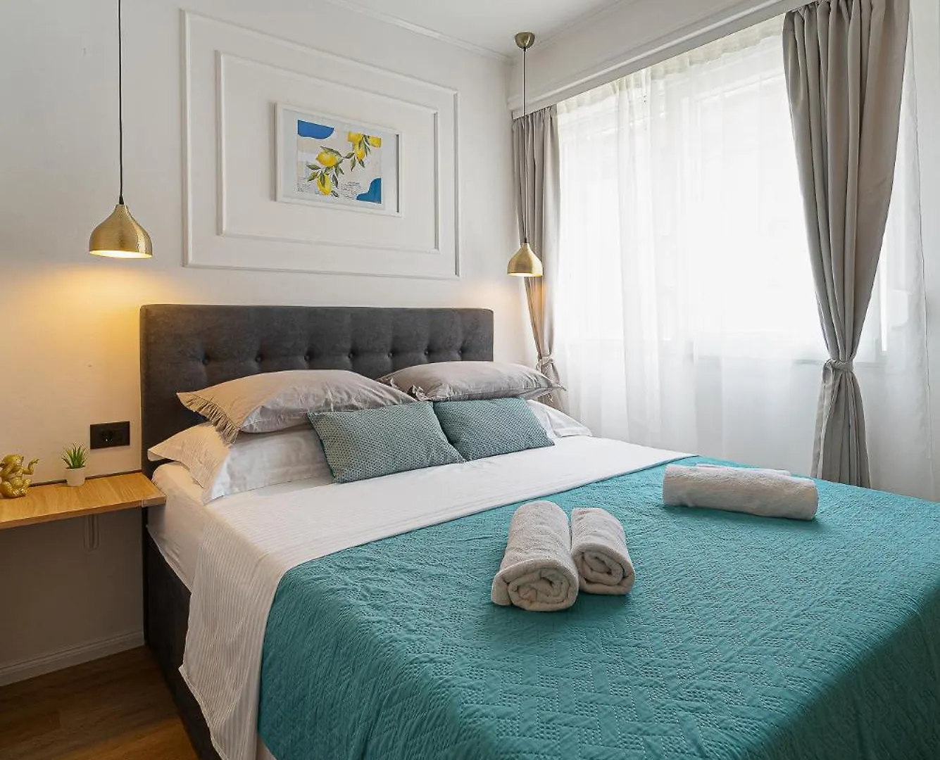 Studio Apartment Lemon & Sun Split