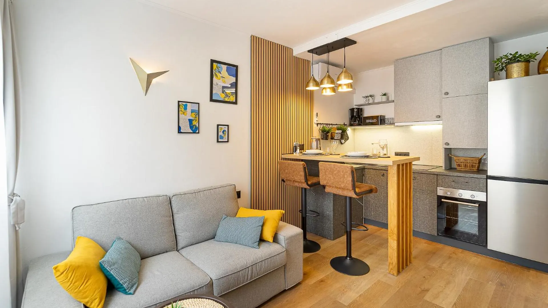 Studio Apartment Lemon & Sun Split