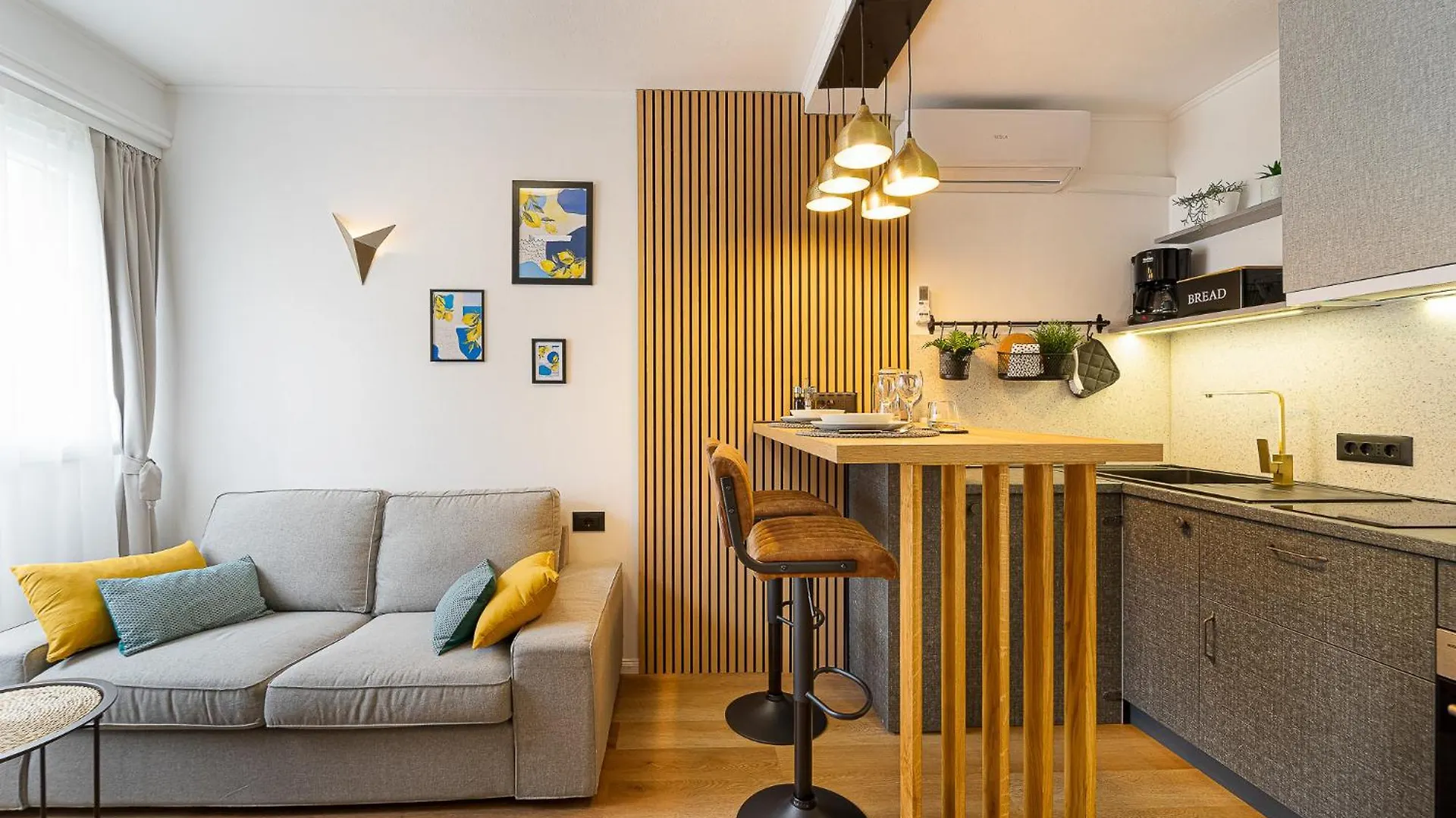 Studio Apartment Lemon & Sun Split